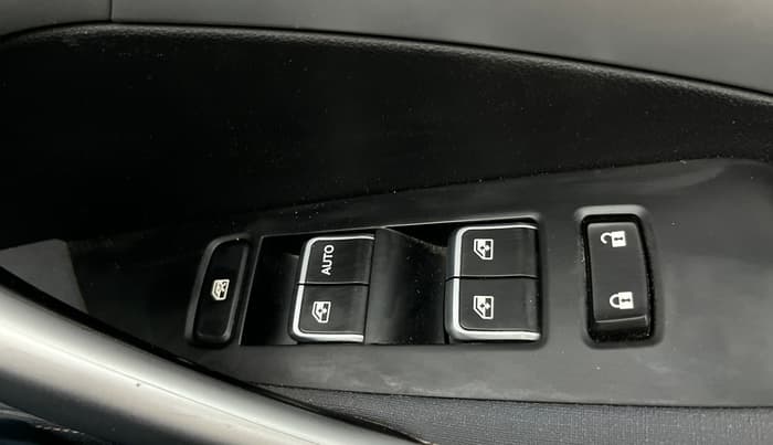 2021 MG HECTOR SUPER 1.5 PETROL, Petrol, Manual, 23,961 km, Driver Side Door Panels Control