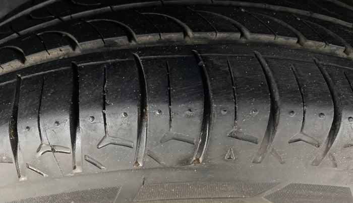 2016 Hyundai Grand i10 ASTA 1.2 KAPPA VTVT, Petrol, Manual, 72,371 km, Left Rear Tyre Tread