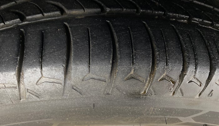 2016 Hyundai Grand i10 ASTA 1.2 KAPPA VTVT, Petrol, Manual, 72,371 km, Left Front Tyre Tread