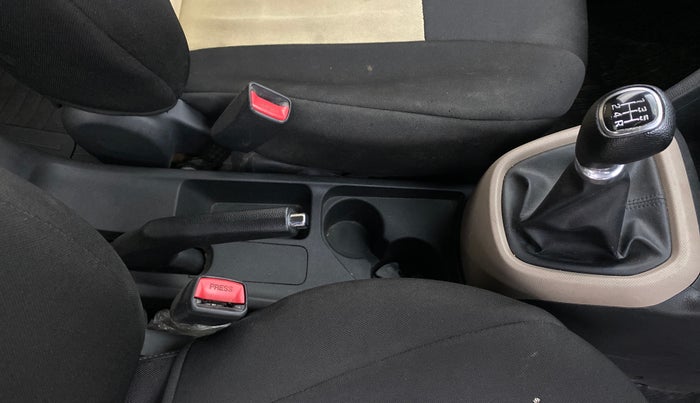 2016 Hyundai Grand i10 ASTA 1.2 KAPPA VTVT, Petrol, Manual, 72,371 km, Gear Lever