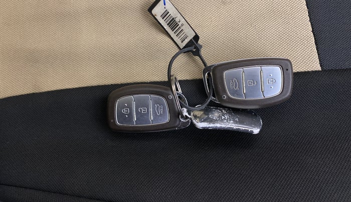 2016 Hyundai Grand i10 ASTA 1.2 KAPPA VTVT, Petrol, Manual, 72,371 km, Key Close Up