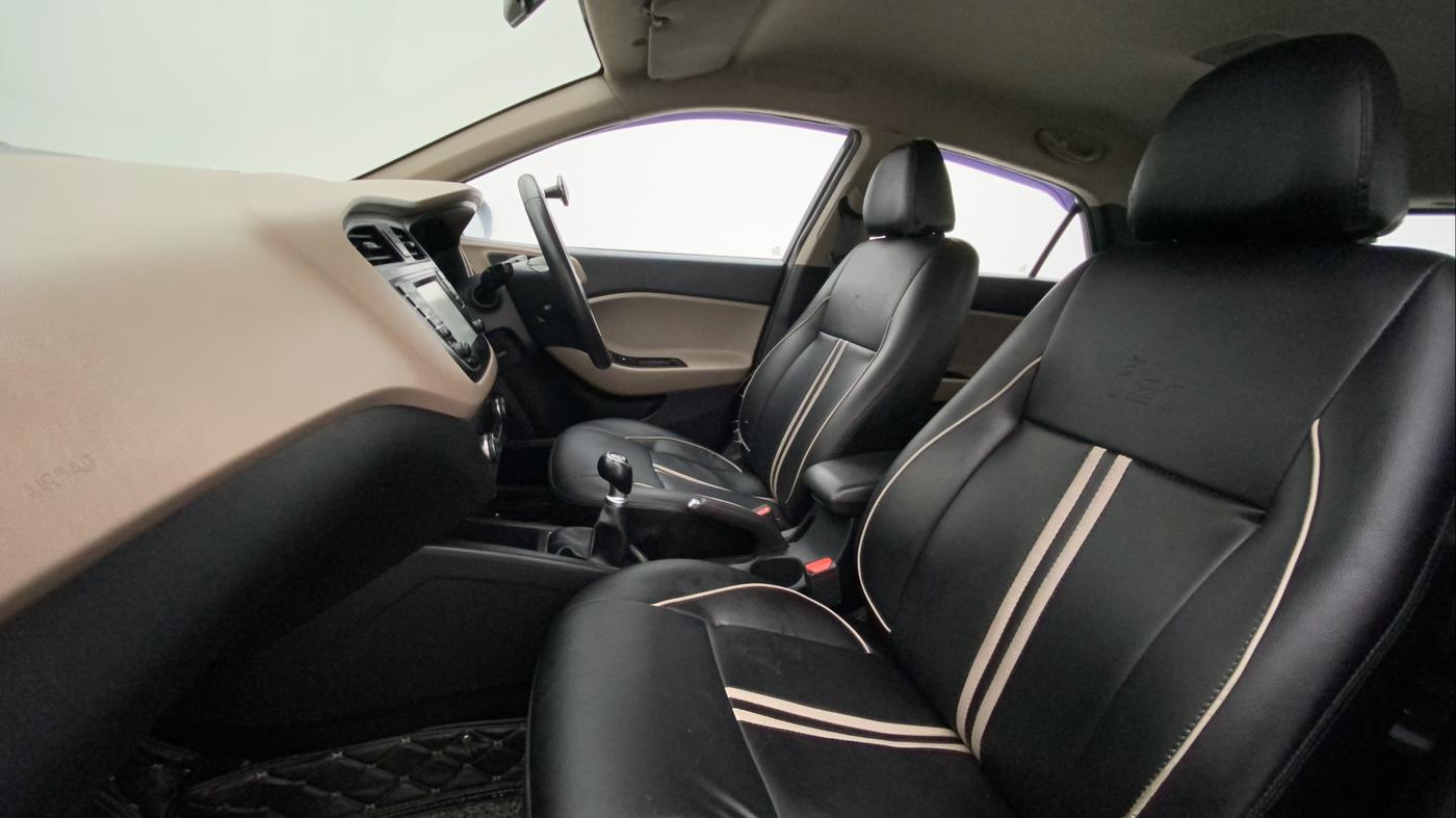 2017 Hyundai Elite i20 ASTA 1.2 (O), Petrol, Manual, 36,560 km, Right Side Front Door Cabin