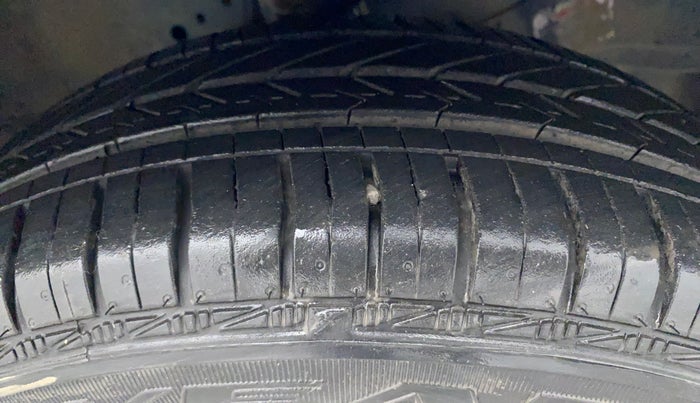 2013 Honda Brio S MT, Petrol, Manual, 89,337 km, Right Front Tyre Tread