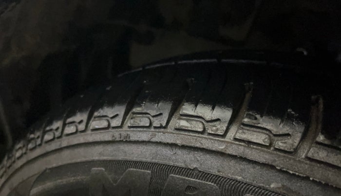 2015 Honda Amaze 1.2L I-VTEC SX, Petrol, Manual, 1,00,201 km, Left Front Tyre Tread