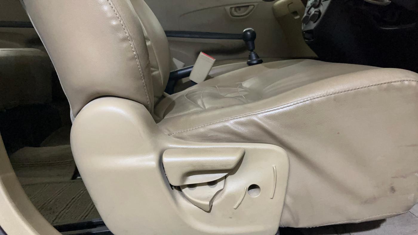 2015 Honda Amaze 1.2L I-VTEC SX, Petrol, Manual, 1,01,929 km, Driver Side Adjustment Panel