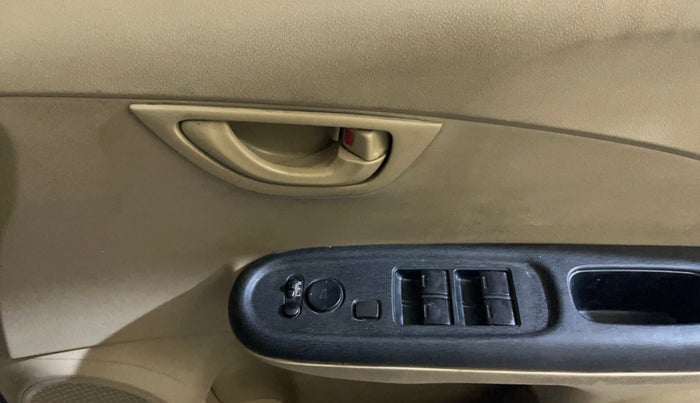 2015 Honda Amaze 1.2L I-VTEC SX, Petrol, Manual, 1,00,201 km, Driver Side Door Panels Control