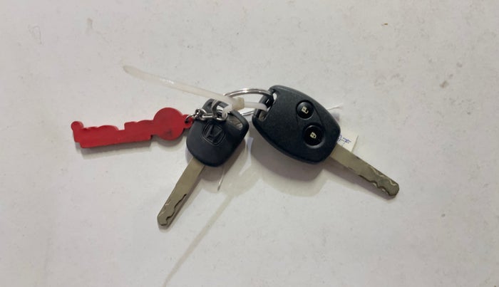 2015 Honda Amaze 1.2L I-VTEC SX, Petrol, Manual, 1,00,201 km, Key Close Up