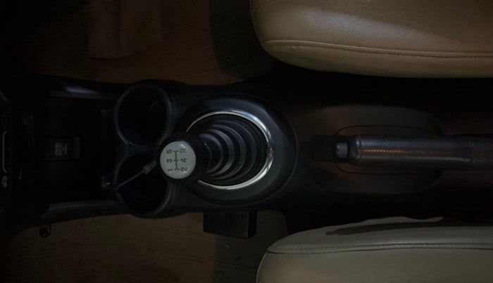 2015 Honda Amaze 1.2L I-VTEC SX, Petrol, Manual, 1,00,201 km, Gear Lever