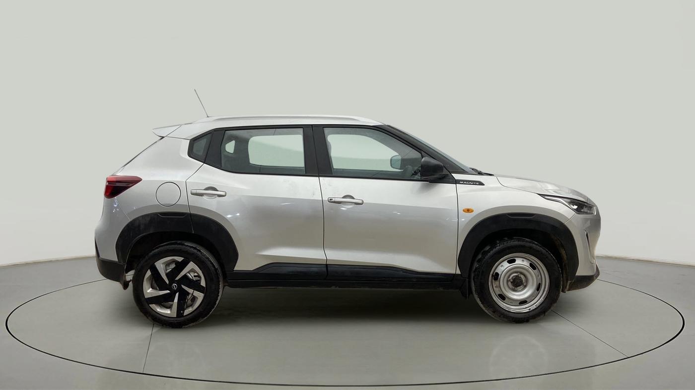 2022 Nissan MAGNITE XE, Petrol, Manual, 19,900 km, Right Side View