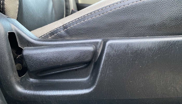2019 Maruti Alto LXI O, Petrol, Manual, 26,125 km, Driver Side Adjustment Panel
