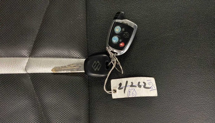 2018 Maruti Swift LXI, Petrol, Manual, 63,603 km, Key Close Up