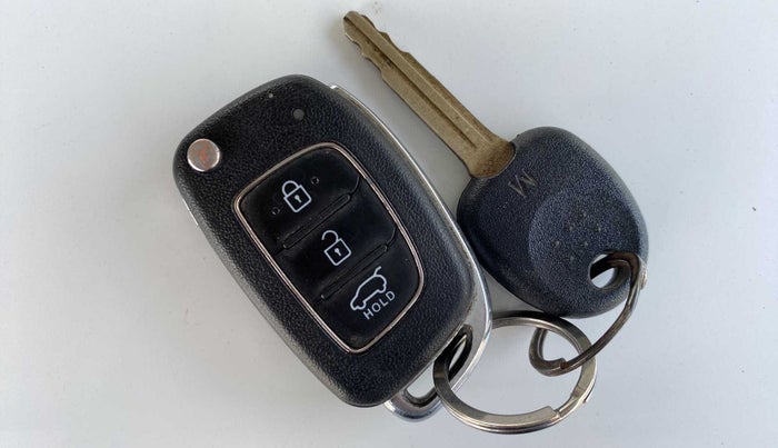 2021 Hyundai VENUE SX 1.0 TURBO IMT, Petrol, Manual, 38,097 km, Key Close Up
