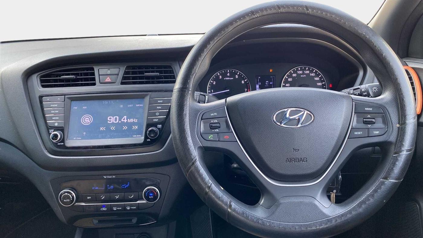 2017 Hyundai Elite i20 ASTA 1.2 DUAL TONE, Petrol, Manual, 13,480 km, Steering Wheel Close Up