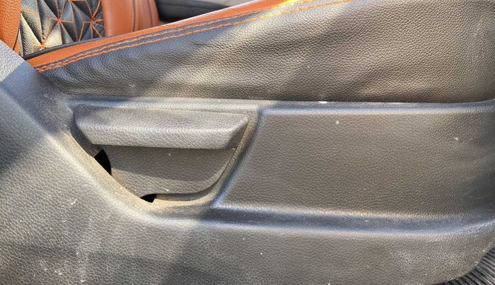 2013 Hyundai Eon D-LITE+, Petrol, Manual, 69,300 km, Driver Side Adjustment Panel