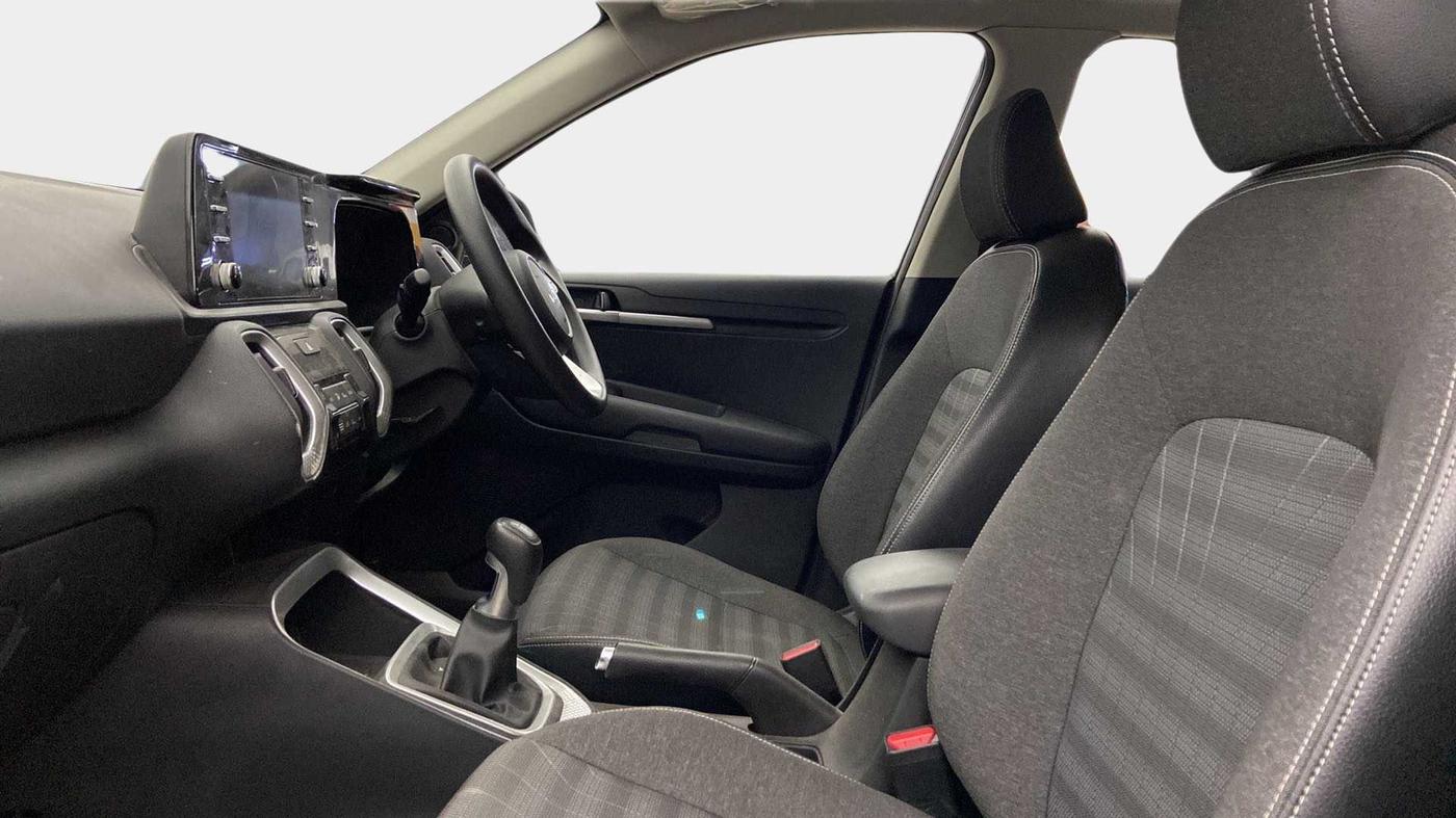 2022 KIA SONET HTK PLUS 1.0 IMT, Petrol, Manual, 32,272 km, Right Side Front Door Cabin