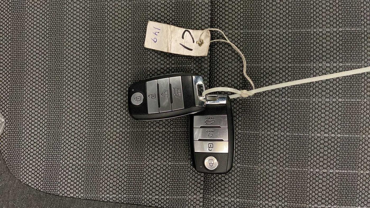 2022 KIA SONET HTK PLUS 1.0 IMT, Petrol, Manual, 32,272 km, Key Close Up