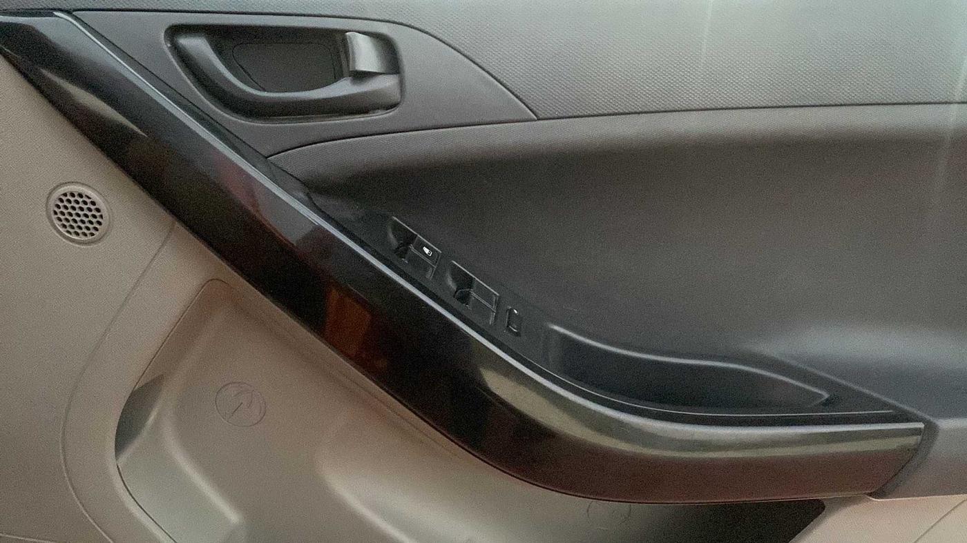 2019 Tata NEXON XM DIESEL, Diesel, Manual, 73,659 km, Driver Side Door Panels Control