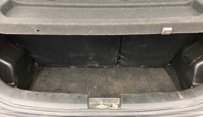 2017 Maruti Swift LXI (O), Petrol, Manual, 55,771 km, Boot Inside