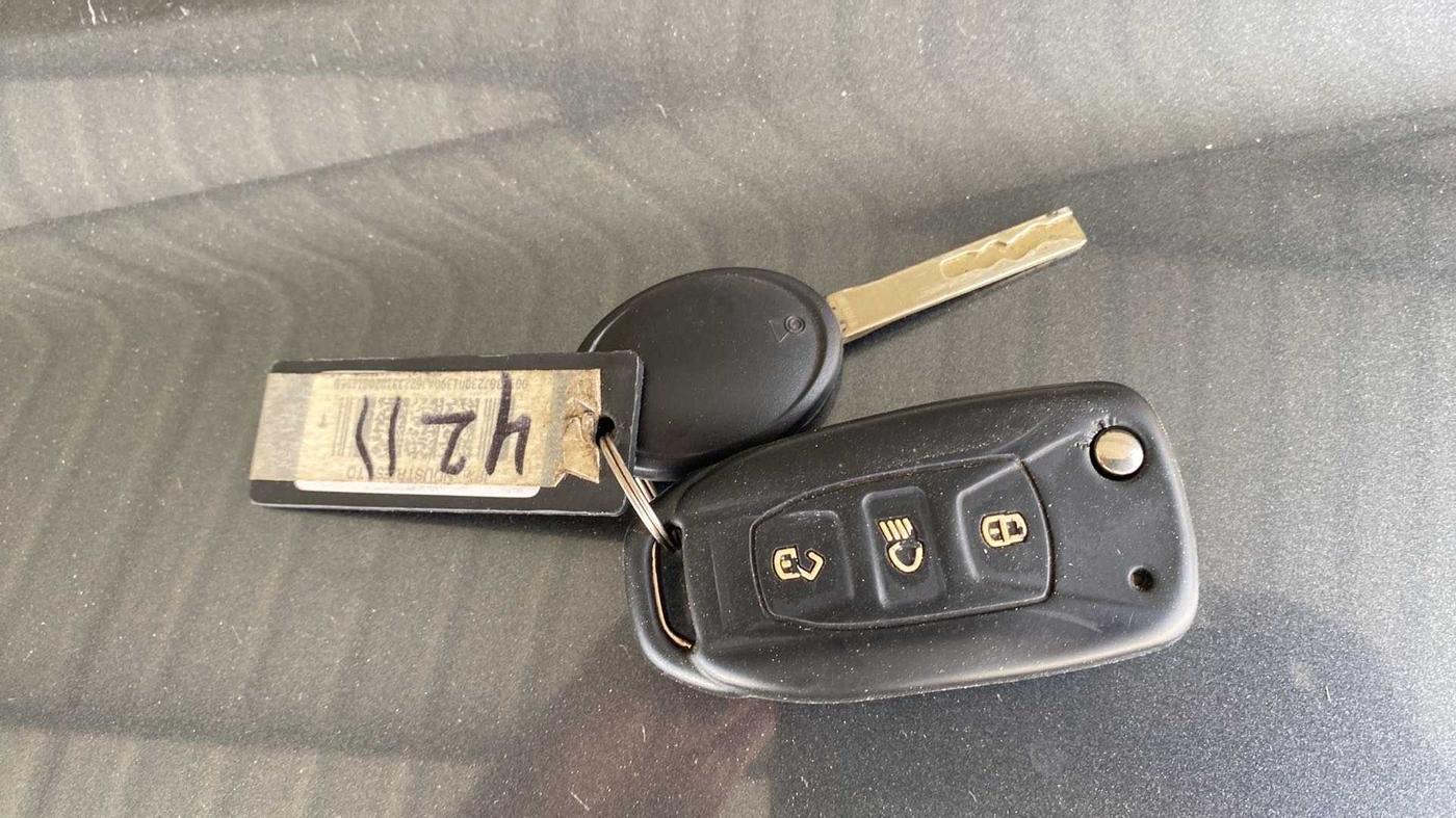 2020 Tata NEXON XM DIESEL, Diesel, Manual, 70,759 km, Key Close Up
