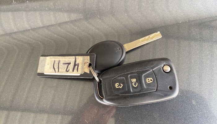 2020 Tata NEXON XM DIESEL, Diesel, Manual, 70,759 km, Key Close Up