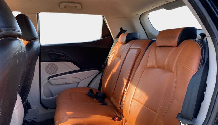 2019 Mahindra XUV300 W4 1.5 DIESEL, Diesel, Manual, 68,545 km, Right Side Rear Door Cabin