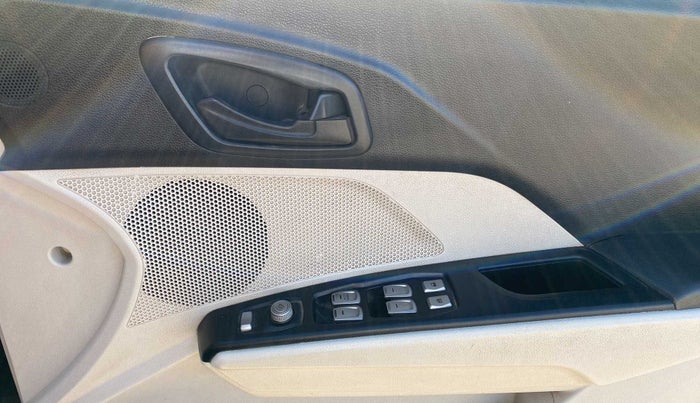 2019 Mahindra XUV300 W4 1.5 DIESEL, Diesel, Manual, 68,545 km, Driver Side Door Panels Control