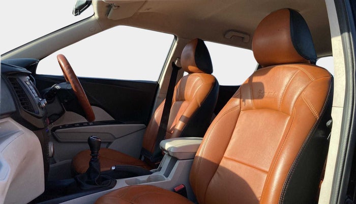 2019 Mahindra XUV300 W4 1.5 DIESEL, Diesel, Manual, 68,545 km, Right Side Front Door Cabin