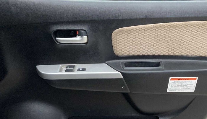 2018 Maruti Wagon R 1.0 LXI CNG, CNG, Manual, 62,008 km, Driver Side Door Panels Control