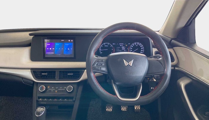 2022 Mahindra XUV700 MX P MT 5 STR, Petrol, Manual, 20,665 km, Steering Wheel Close Up