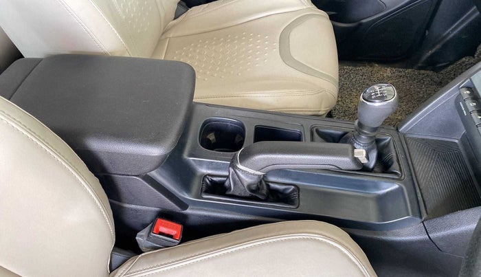 2022 Mahindra XUV700 MX P MT 5 STR, Petrol, Manual, 20,665 km, Gear Lever