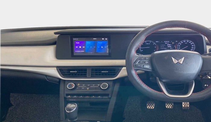 2022 Mahindra XUV700 MX P MT 5 STR, Petrol, Manual, 20,665 km, Air Conditioner