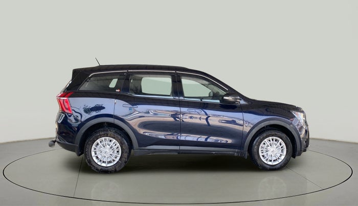 2022 Mahindra XUV700 MX P MT 5 STR, Petrol, Manual, 20,665 km, Right Side View