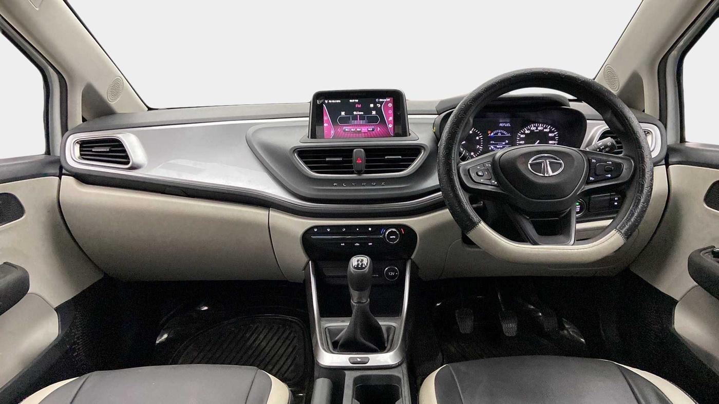 2023 Tata ALTROZ XZ PETROL, Petrol, Manual, 16,595 km, Dashboard