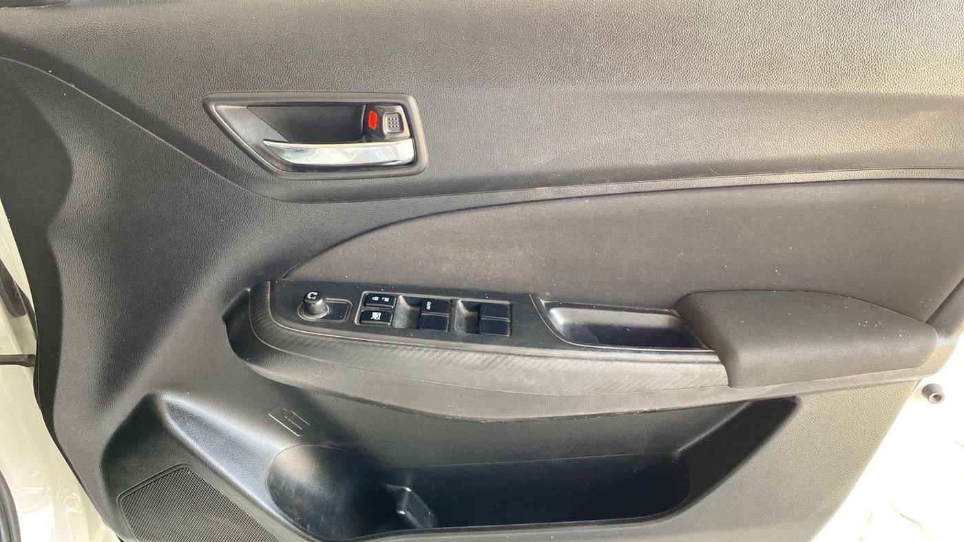 2021 Maruti Swift VXI, Petrol, Manual, 46,192 km, Driver Side Door Panels Control