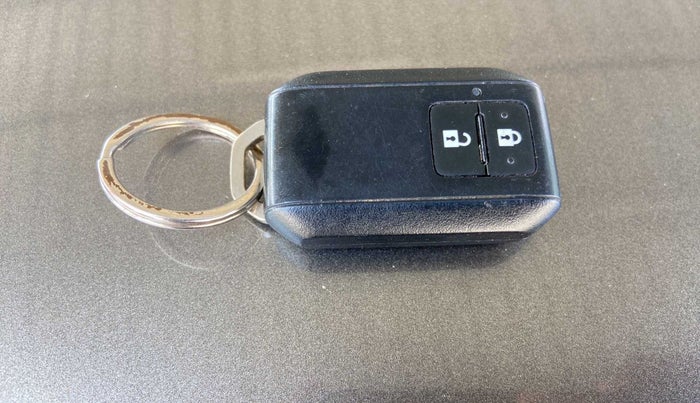 2018 Maruti Swift ZXI, Petrol, Manual, 44,020 km, Key Close Up