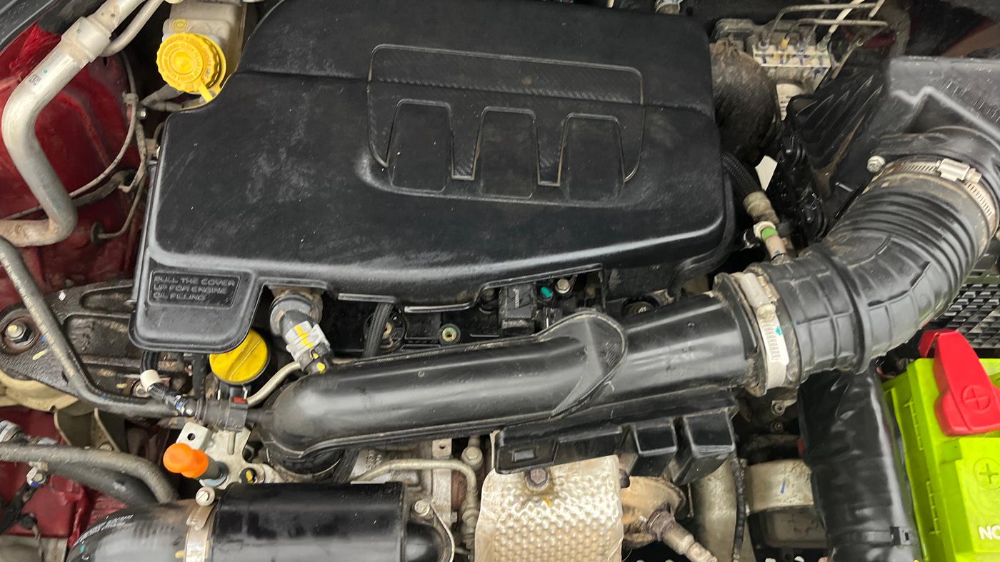 2022 Mahindra XUV300 W8 (O) 1.2 PETROL AMT, Petrol, Automatic, 25,034 km, Engine View