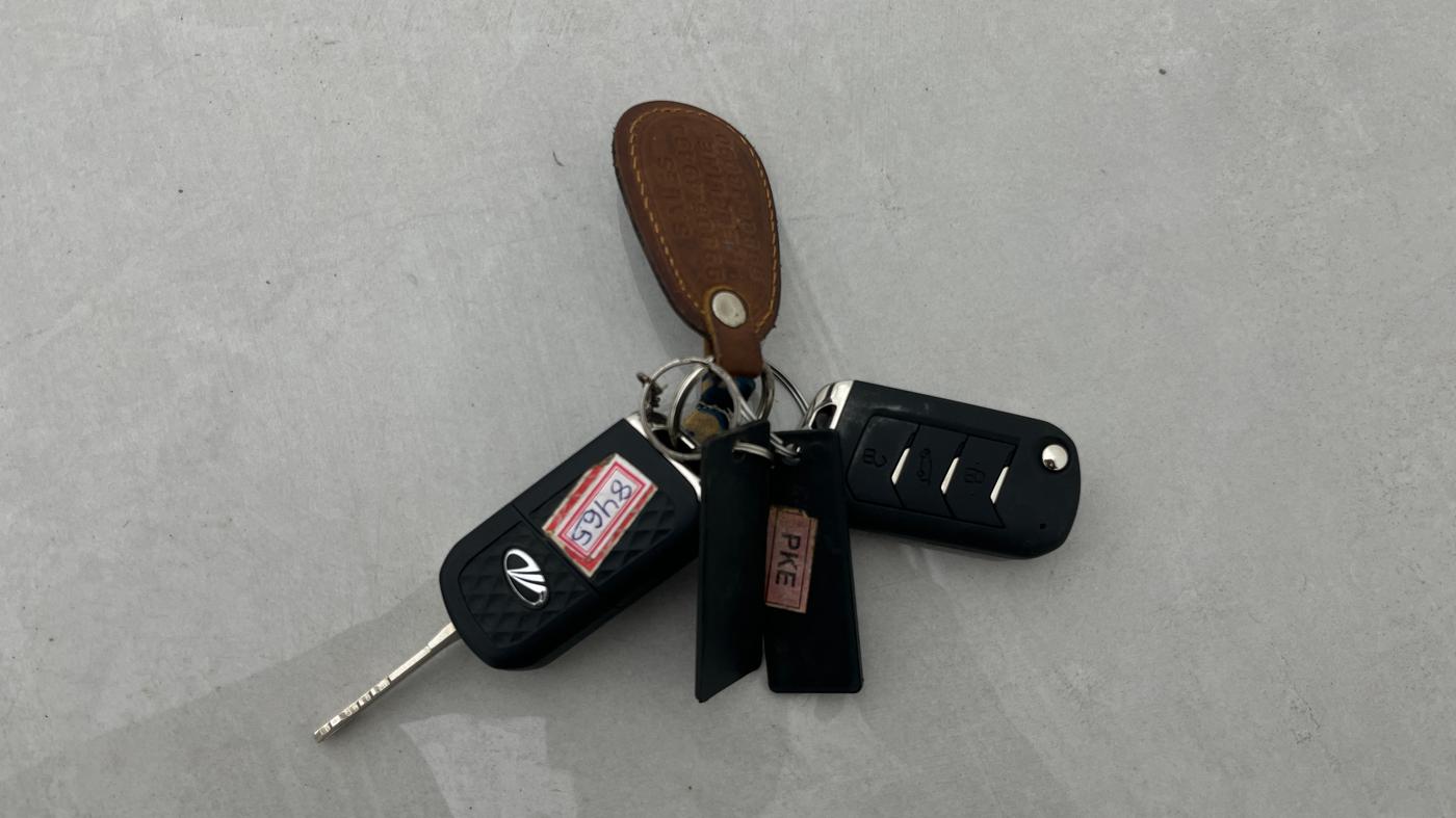 2022 Mahindra XUV300 W8 (O) 1.2 PETROL AMT, Petrol, Automatic, 25,034 km, Key Close Up