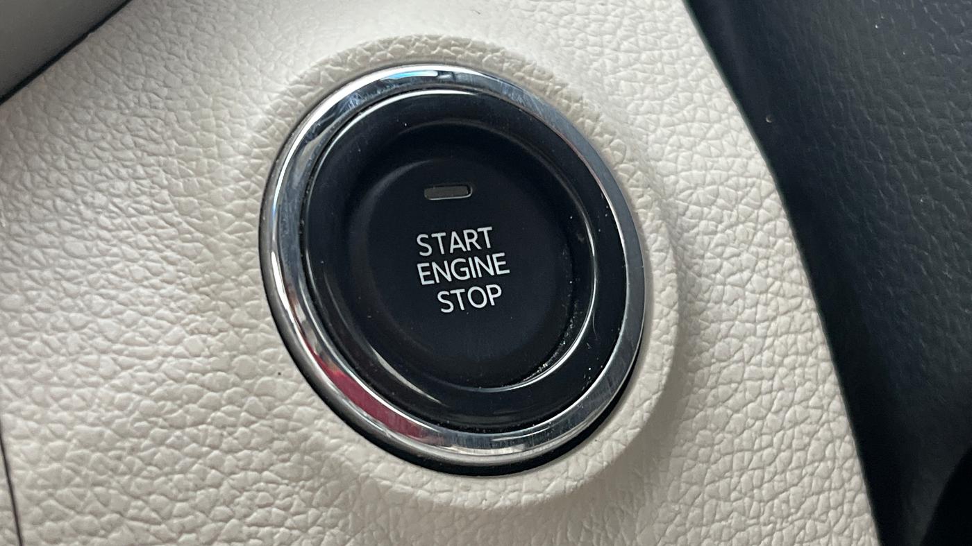 2022 Mahindra XUV300 W8 (O) 1.2 PETROL AMT, Petrol, Automatic, 25,034 km, Keyless Start/ Stop Button