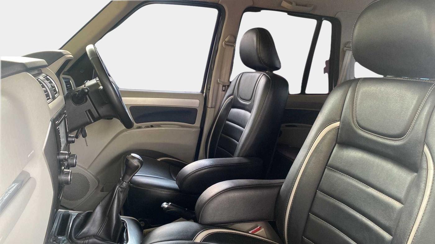 2018 Mahindra Scorpio S11 2WD, Diesel, Manual, 69,516 km, Right Side Front Door Cabin