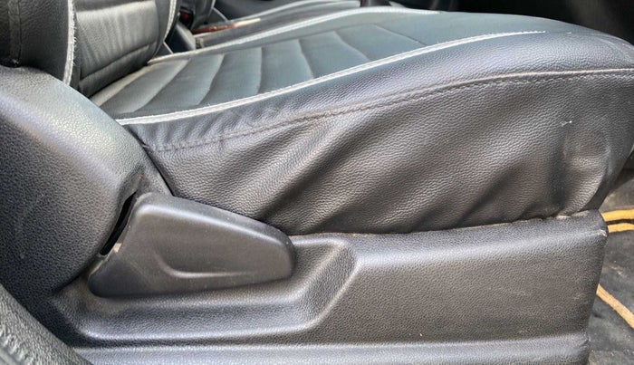 2019 Renault Kwid RXT 0.8, Petrol, Manual, 56,943 km, Driver Side Adjustment Panel