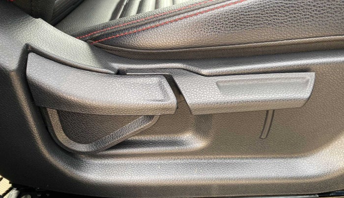 2022 KIA SONET GTX PLUS 1.5 AT, Diesel, Automatic, 18,489 km, Driver Side Adjustment Panel