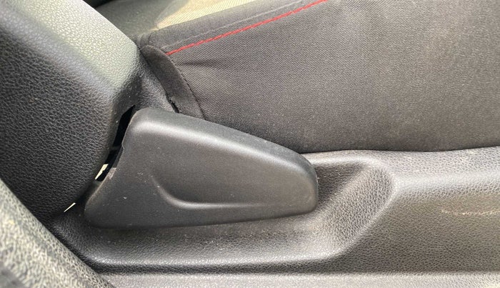 2020 Renault Kwid RXT 1.0 (O), Petrol, Manual, 14,267 km, Driver Side Adjustment Panel