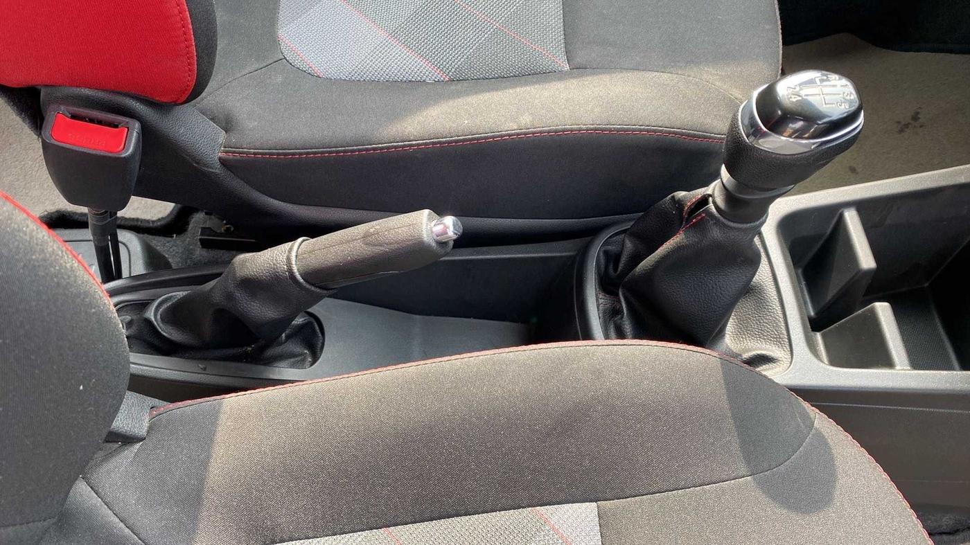 2020 Renault Kwid RXT 1.0 (O), Petrol, Manual, 14,267 km, Gear Lever