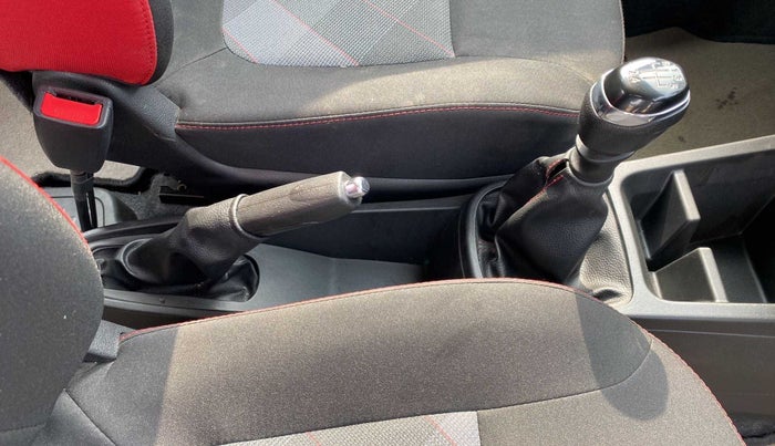 2020 Renault Kwid RXT 1.0 (O), Petrol, Manual, 14,267 km, Gear Lever