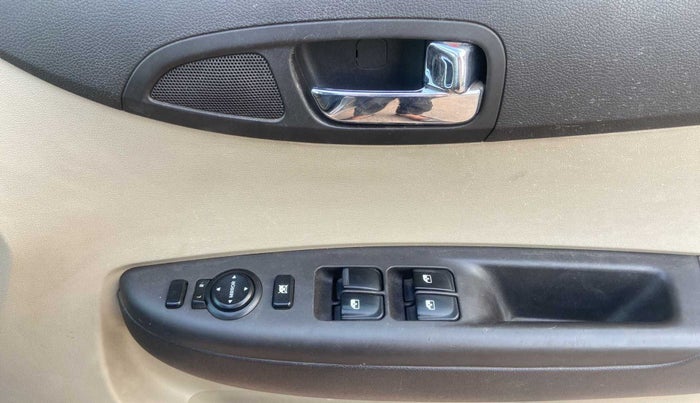 2014 Hyundai i20 MAGNA 1.2, Petrol, Manual, 57,670 km, Driver Side Door Panels Control