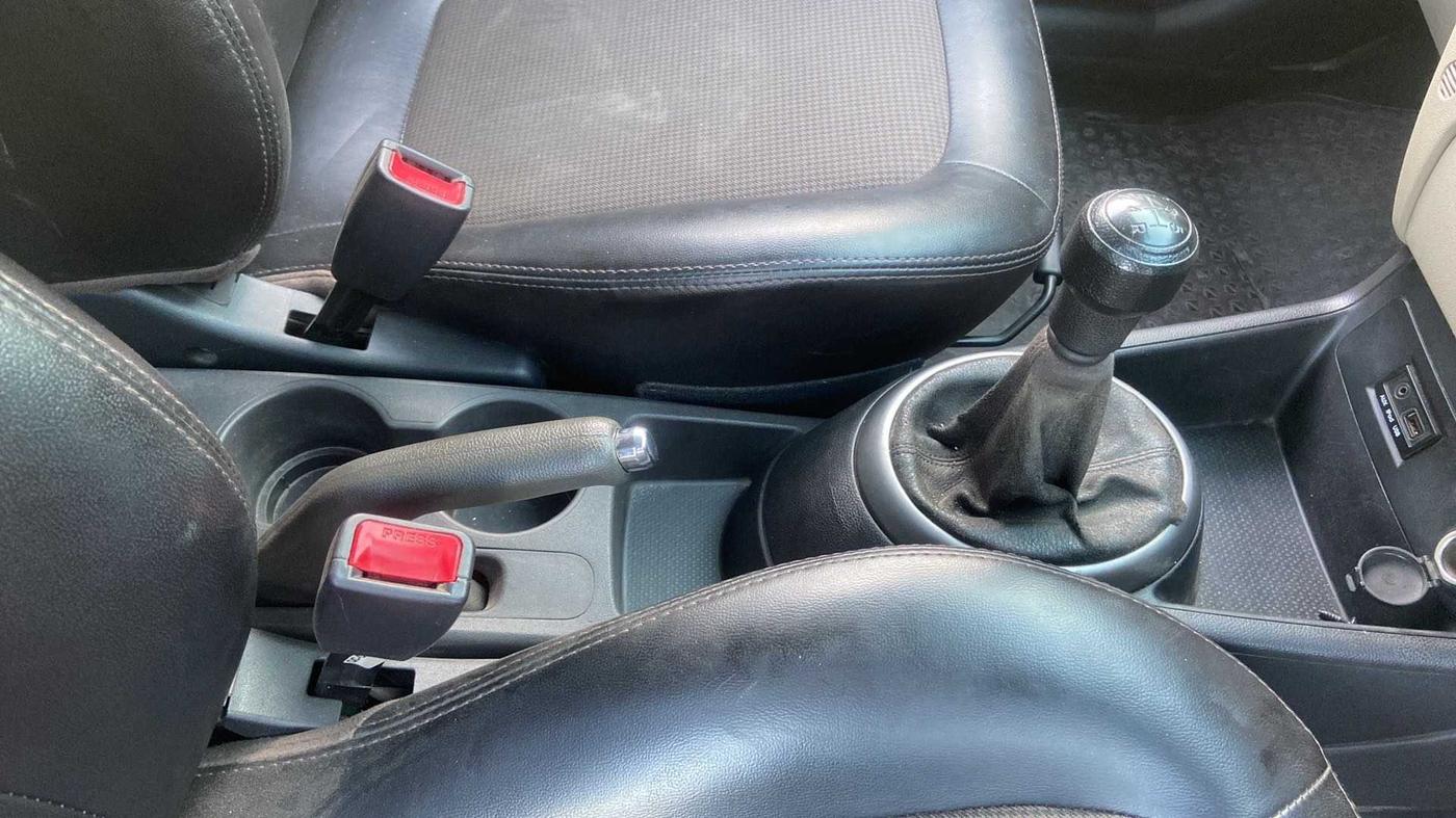 2014 Hyundai i20 MAGNA 1.2, Petrol, Manual, 57,670 km, Gear Lever