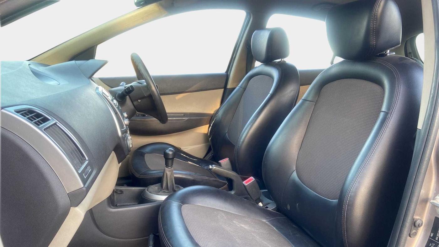 2014 Hyundai i20 MAGNA 1.2, Petrol, Manual, 57,670 km, Right Side Front Door Cabin