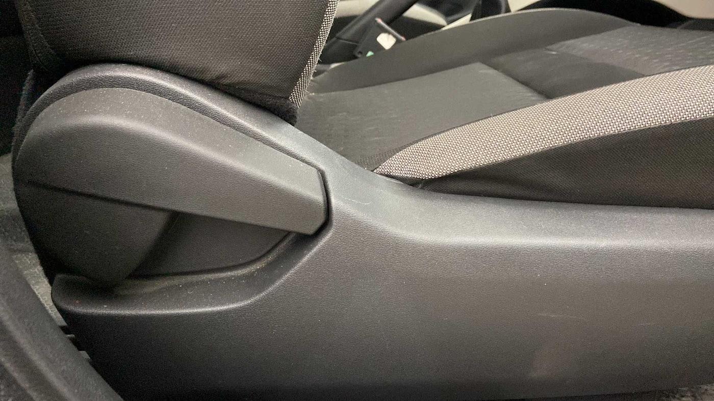 2023 Nissan MAGNITE XE, Petrol, Manual, 6,100 km, Driver Side Adjustment Panel