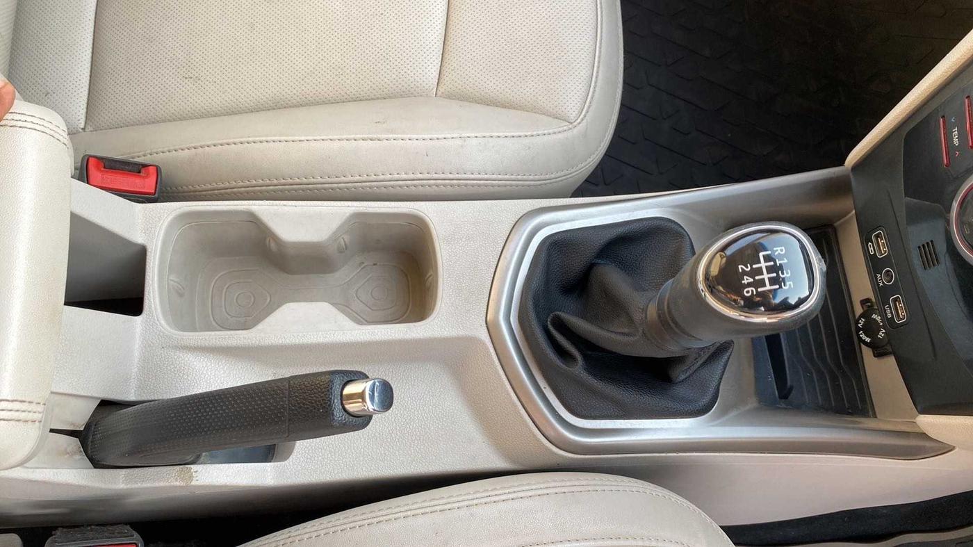 2019 Mahindra XUV300 W8 (O) 1.2 PETROL, Petrol, Manual, 64,132 km, Gear Lever