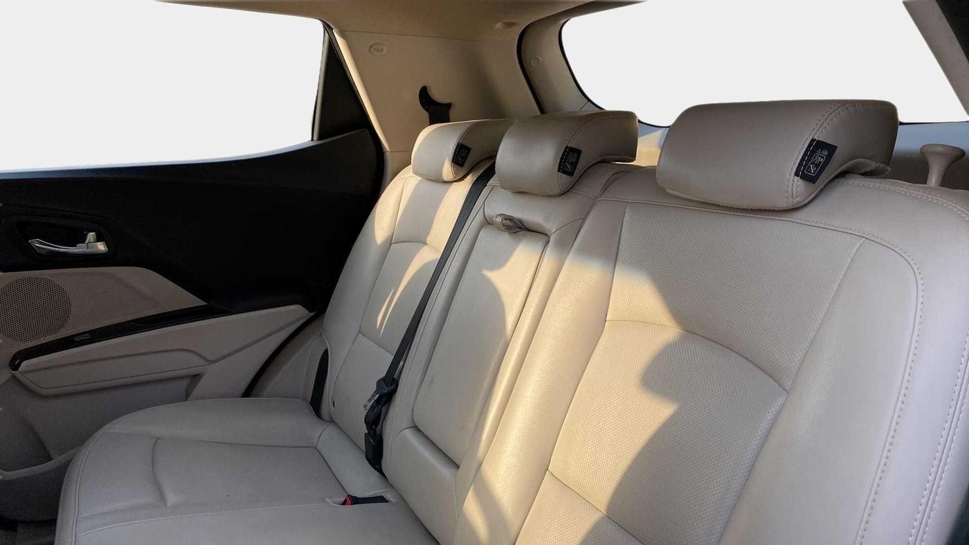 2019 Mahindra XUV300 W8 (O) 1.2 PETROL, Petrol, Manual, 64,132 km, Right Side Rear Door Cabin